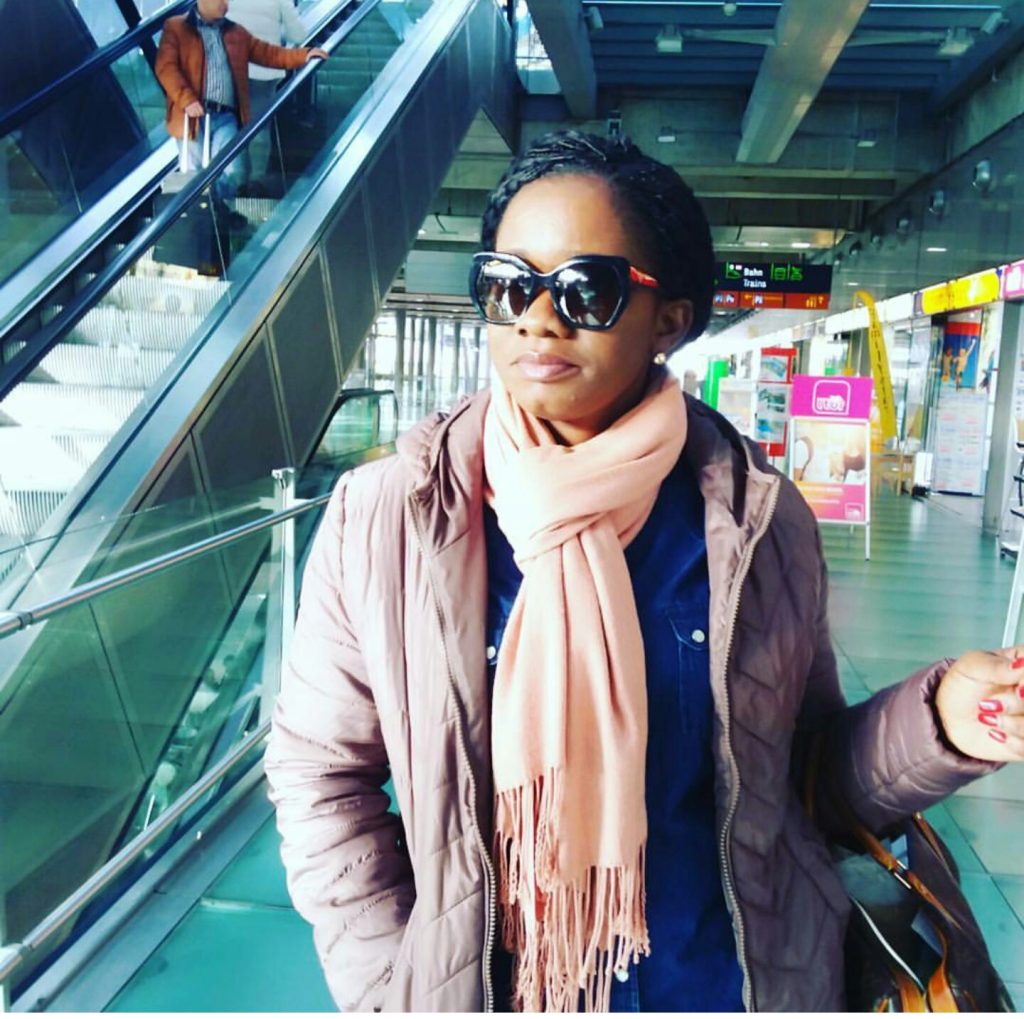 Meet Veronica Addo, The Beautiful Blood Sister Of Sarkodie - Photos