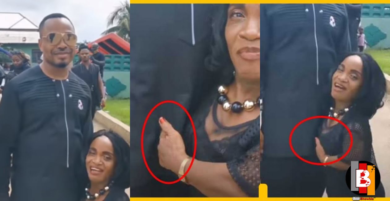 Adwoa Smart fondles the pe.n!s of her alleged fiancé at Kumchacha’s mom’s funeral