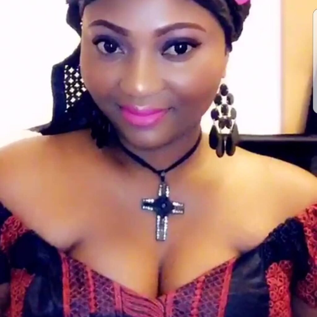 Pictures of Beautiful and Young Wendy Shay's Mother surfaces online.