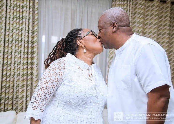 Picture of John Mahama Ana His wife Lordina Kissing causes stir online (photo)