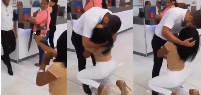 Lady publicly kneels and propose to her boyfriend - Video