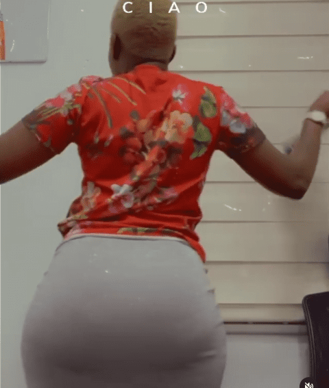 Fella Makafui challenges Hajia Bintu as She displays her heavy butt in a new video
