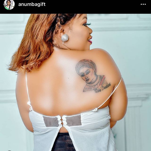 Bobrisky gives N1 million cash to a die-hard fan who tattooed his image on her back