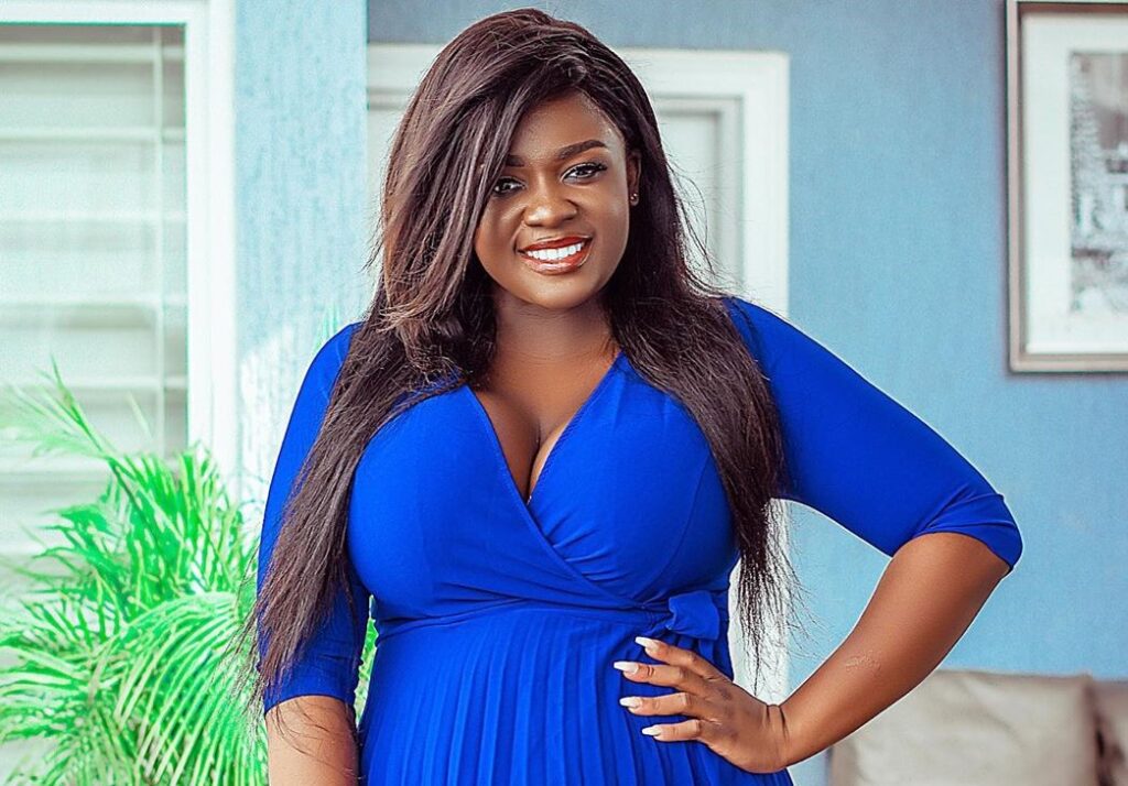 Tracey Boakye proves she is rich, affords born straight hair worth GHC3,380 - Video