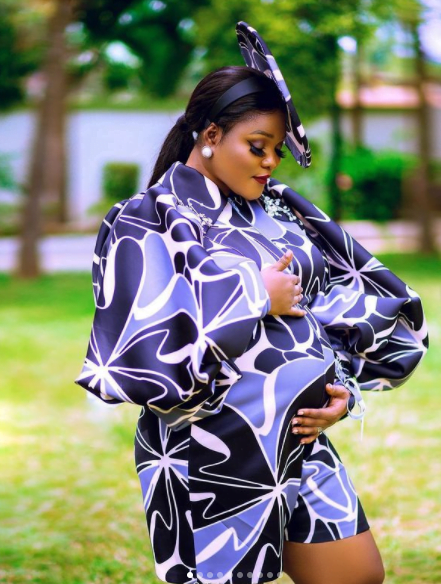 Akosua Vee shows her baby boy for the first time in new video