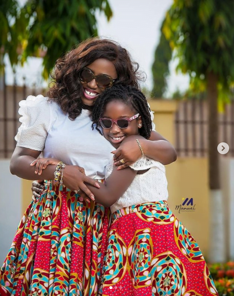 Diana Hamilton and her beautiful daughter twins up in new photos