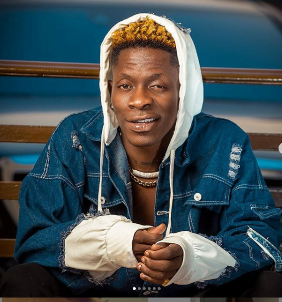 Shatta Wale starts the year with a new Range Rover - Video