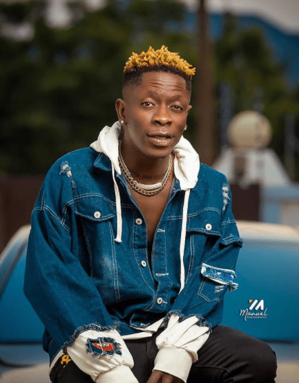 Shatta Wale starts the year with a new Range Rover - Video