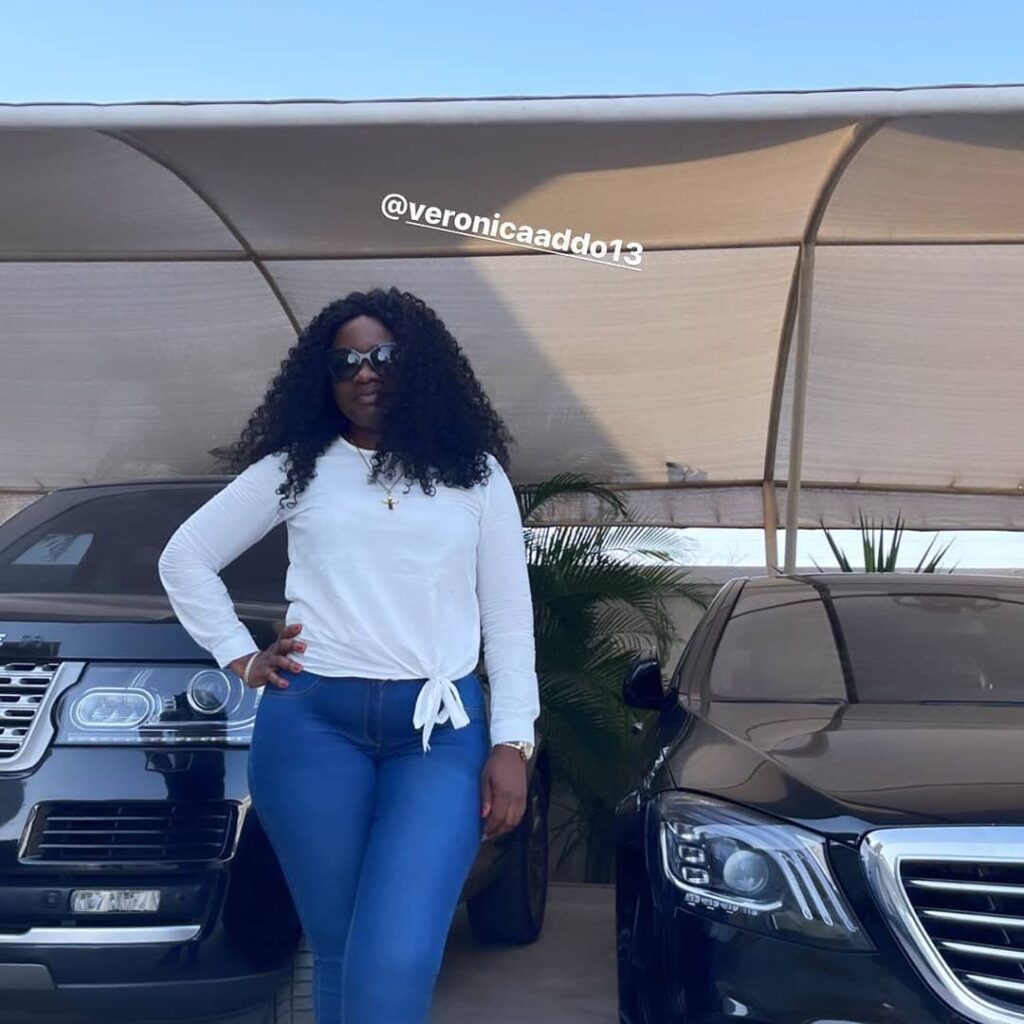 Sarkodie's two sisters flaunt their luxurious cars as they storm his house (photos)