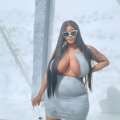 Instagram slay queen set the internet ablaze as she flaunts her massive boobs in new photos
