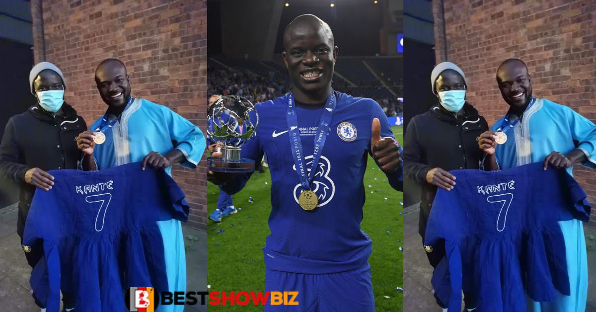 Ghanaian Chelsea fan presents custom made FUGU to Ngolo Kante (photos)