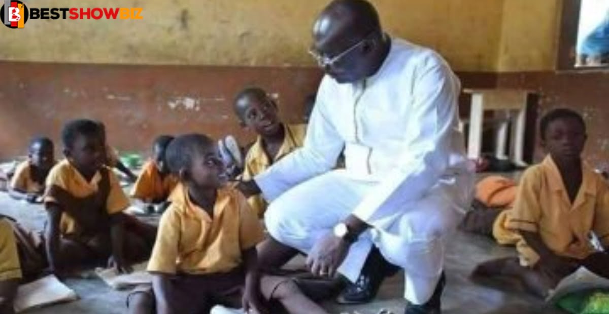 "You are not even ashamed"- Ghanaians blast vice president for kneeling with kids learning on the floor.