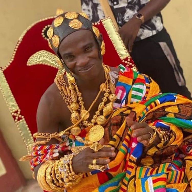 New Photos of Dr. UN crown as a King surfaces