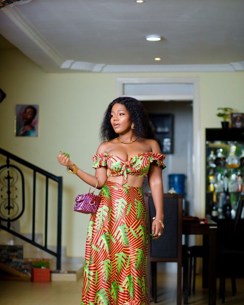 41-year-old Mzbel storms the internet with new photos looking like 16 years old girl
