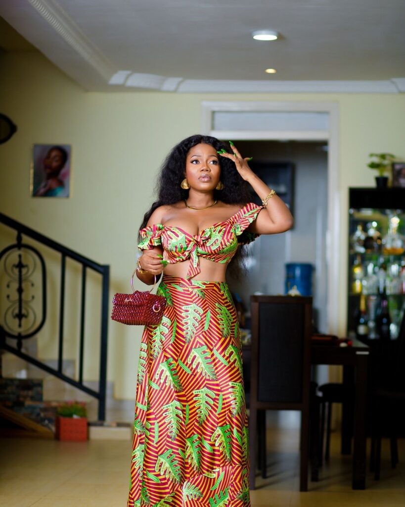 41-year-old Mzbel storms the internet with new photos looking like 16 years old girl