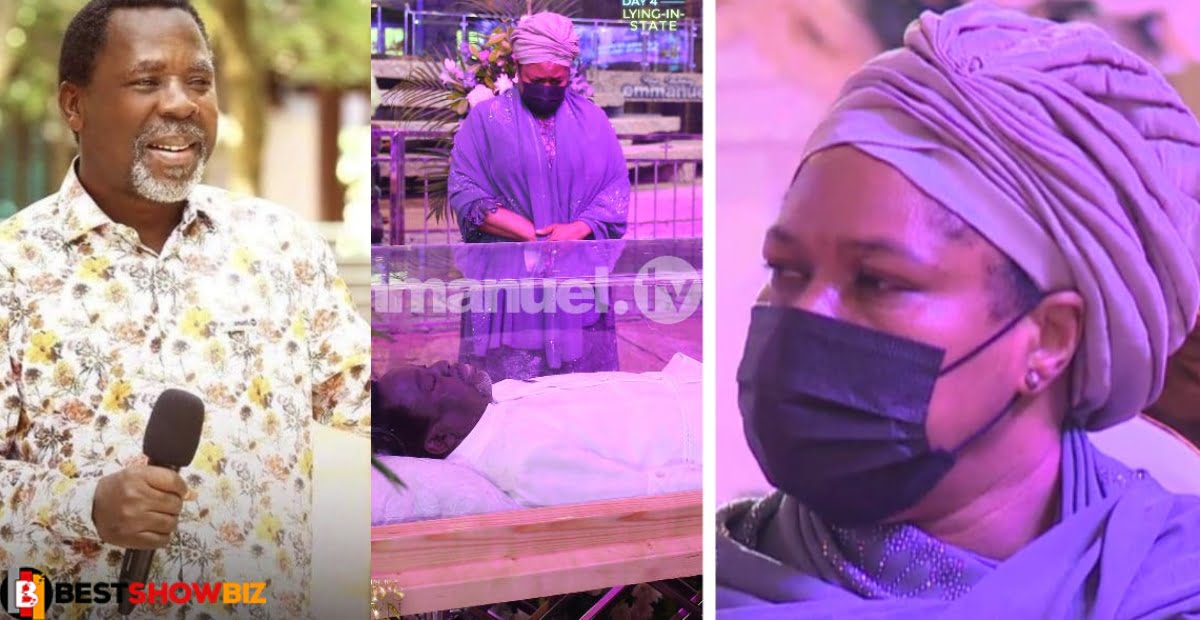Watch the sad moment wife of TB Joshua paid her last respect to him - Video