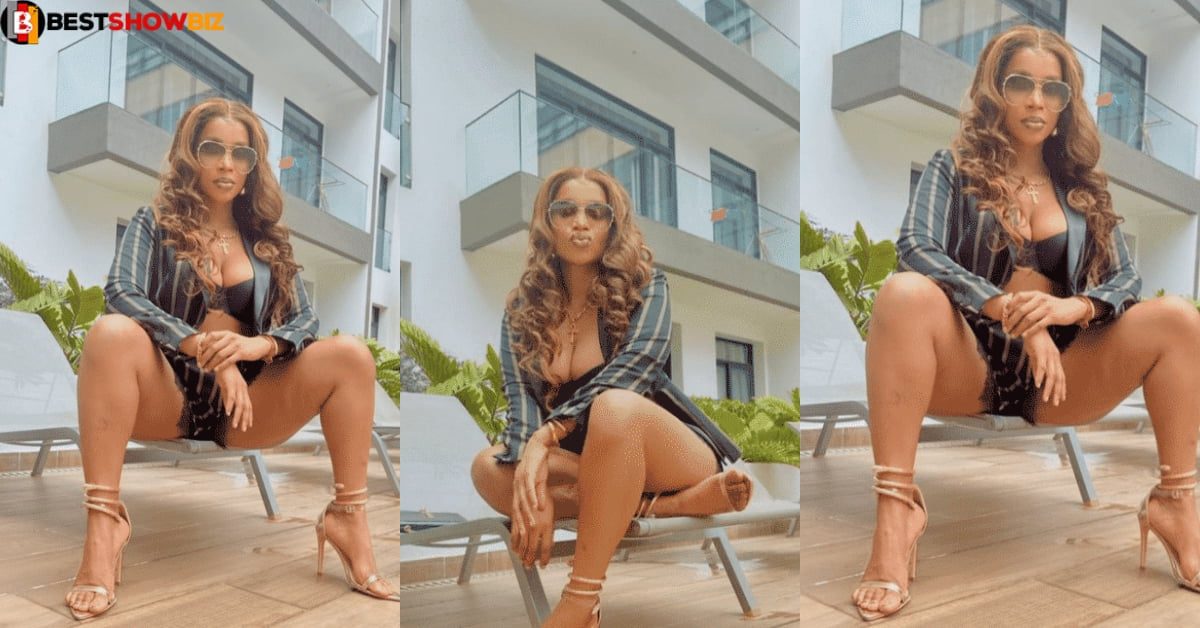 Benedicta Gafah gives fans free show of her flawless skin and body (photos)