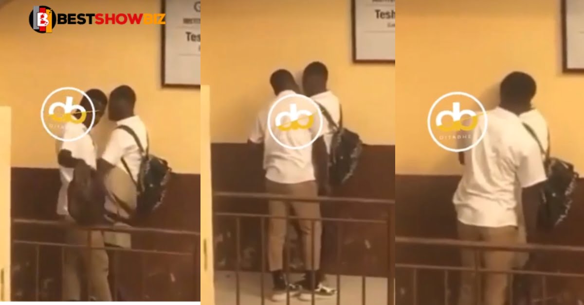 Video: Two JHS students caught doing the thing in broad daylight after school