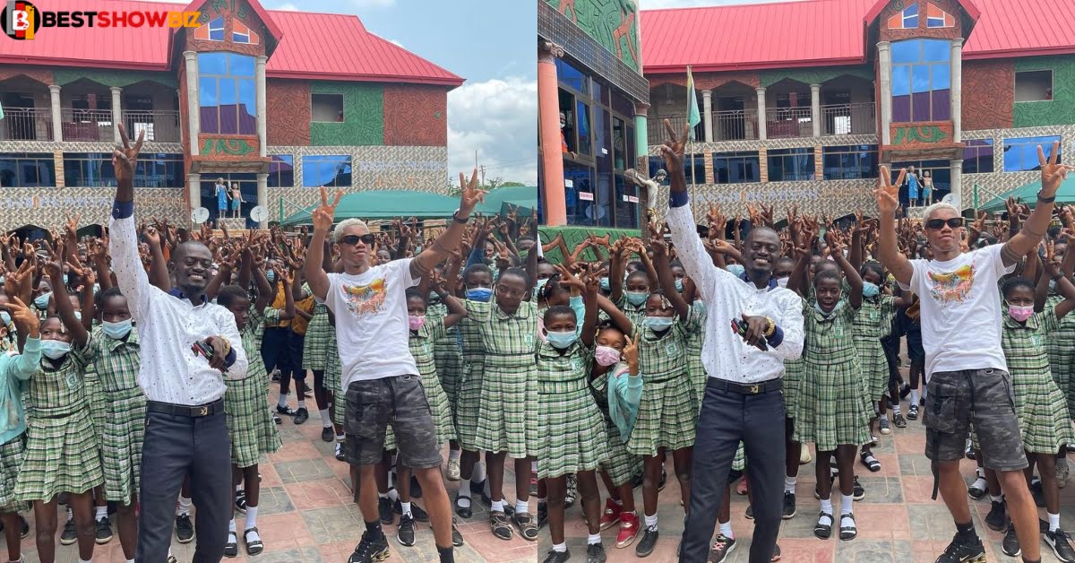 Kidi visits Lil win's school to entertain the students (videos + pictures)