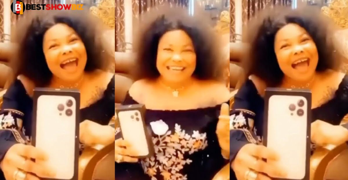 nana Agradaa brags she is rich as she shows off her newly acquired iPhone 13