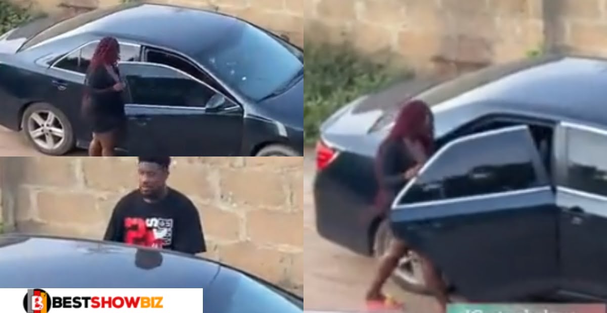 Watch the moment a man decided to stop his car and enjoy his woman in the backseat (video)