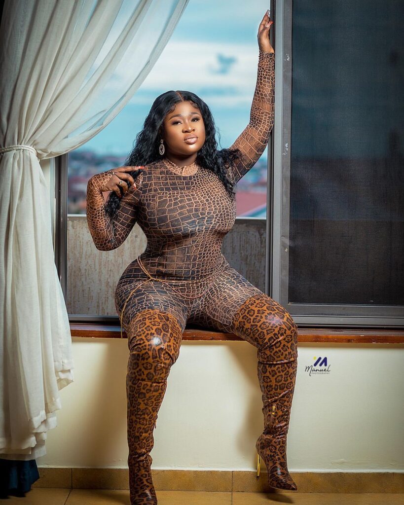Sista Afia flaunts her newly acquired 'Obenfo' A$$ in new photos and videos