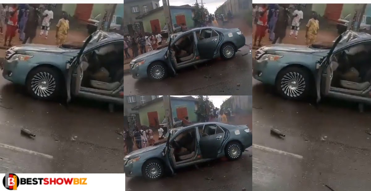 Angry residents set fire to a car as the driver crushes two people to death and injures four others (video)