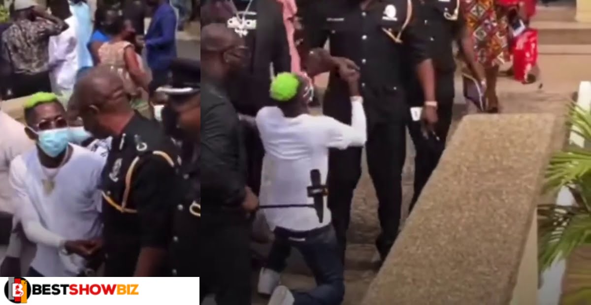 Shatta Wale kneels down to beg Deputy Commissioner of Police Kofi Boakye at the meeting with IGP (video)