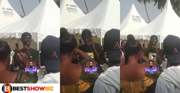 Black Sherif’s Lookalike Spotted Performing His Songs At A Wedding (Video)