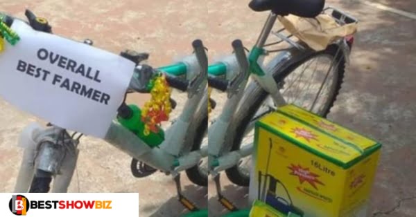 Farmers day Wahala: top farmer in the Accra Metropolitan Assembly awarded with a bicycle and a sprayer.