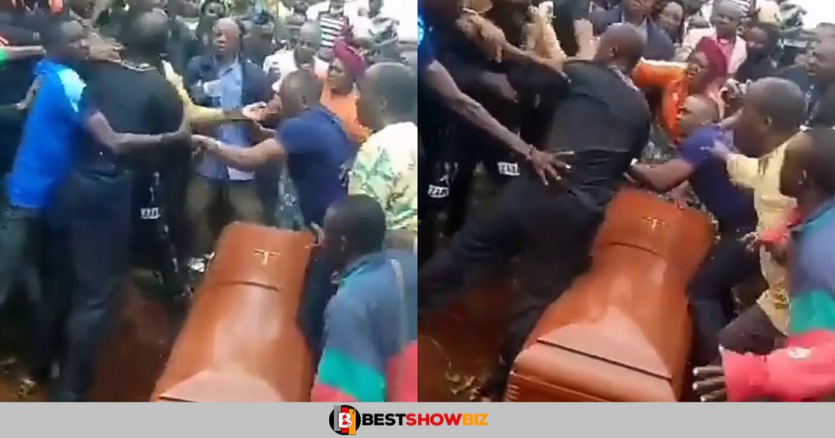 This is a disgrace to the dead; Family members puts the coffin down to exchange blows at the graveyard (video)