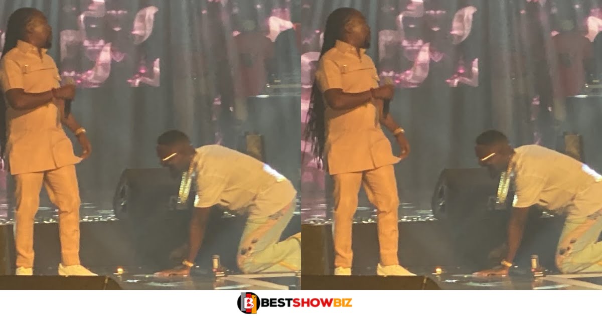 Sarkodie kneels to give honor and respect to the legendary Obrafour (video)