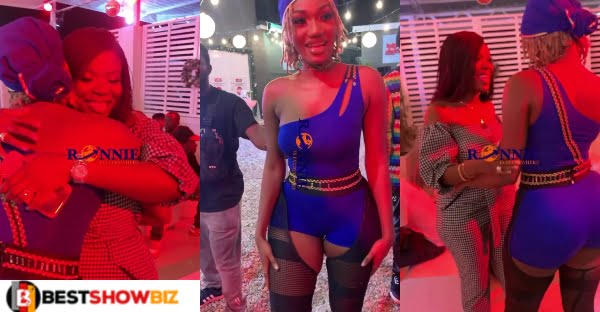 Delay and Wendy Shay smoke the peace pipe after meeting for the first time following their beef. (Video)