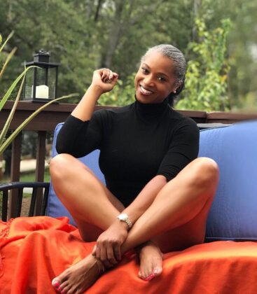 A 54-year-old woman causes stir online as she releases stunning photos to celebrate her birthday.
