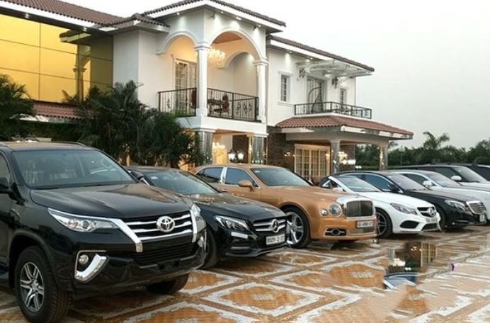 NAM 1 in trouble as EOCO set to sell all His Menzgold properties and his two expensive mansions as 'Donkomi'