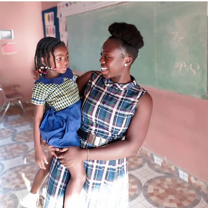Video: Young Ghanaian Female Teacher Goes Viral For Returning Missing 6000 Cedis to the owner