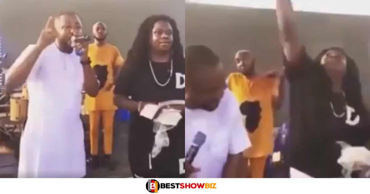 Juju Man sprays money on a popular gospel singer after he invited him to sing at his event (video)
