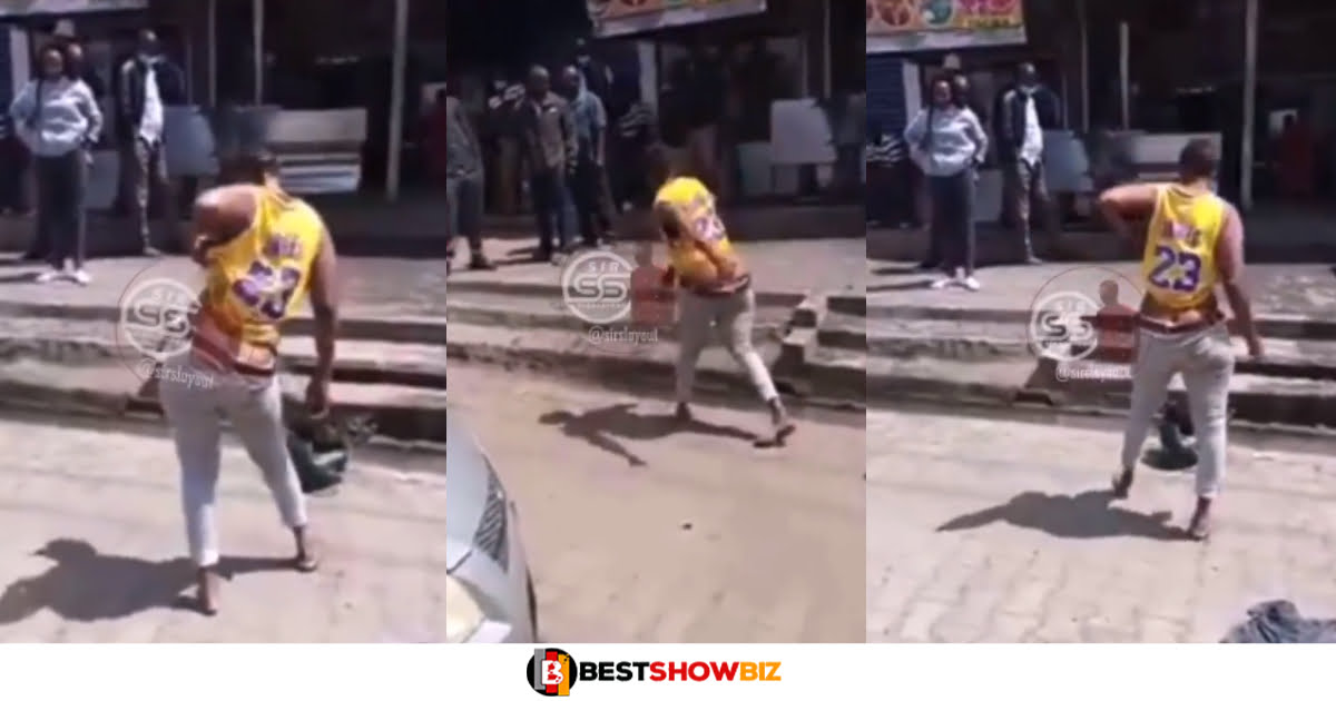 Lady removes her clothes and run mầd moments after getting out of a hotel with a Sakawa boy (video).
