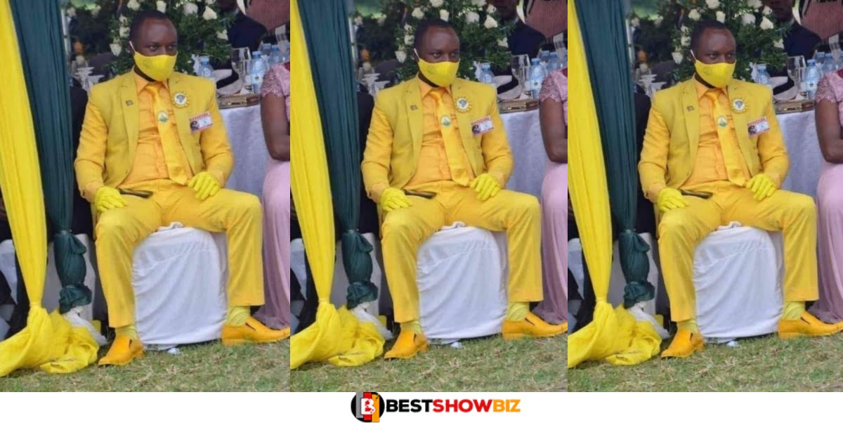 Groom Causes Stir At Wedding With His “Yellow Yellow” Outfit - Photos