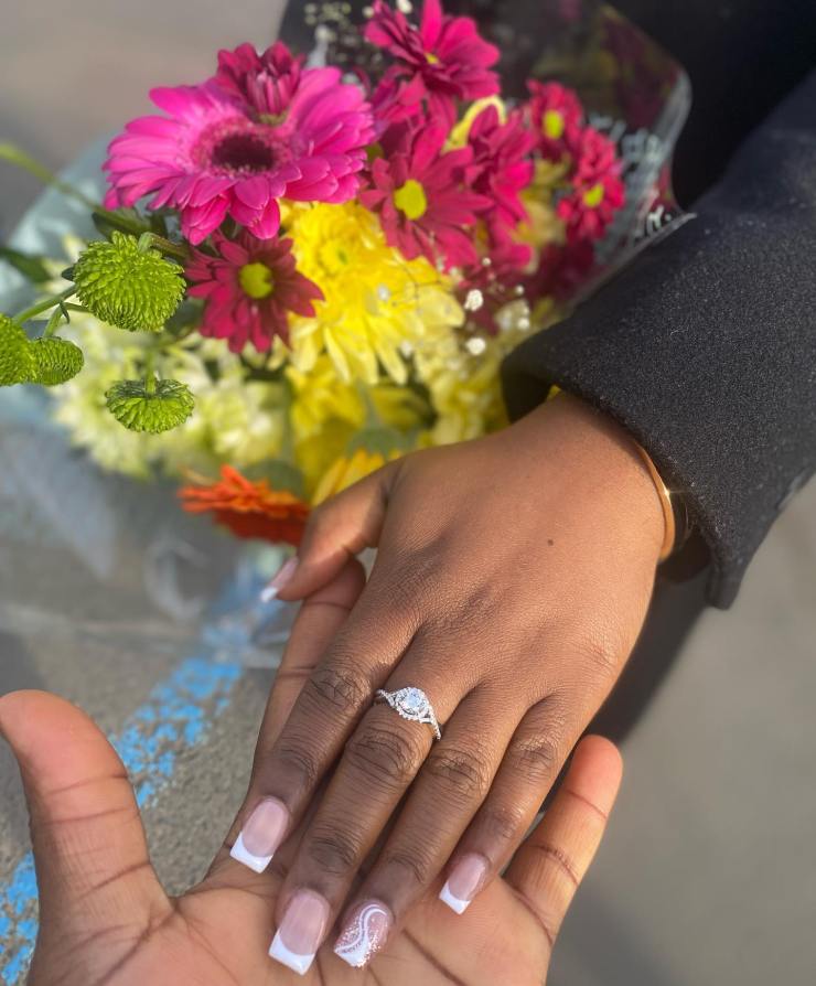 Man makes records as he proposes to his girlfriend of 8 years with a helicopter (photos)