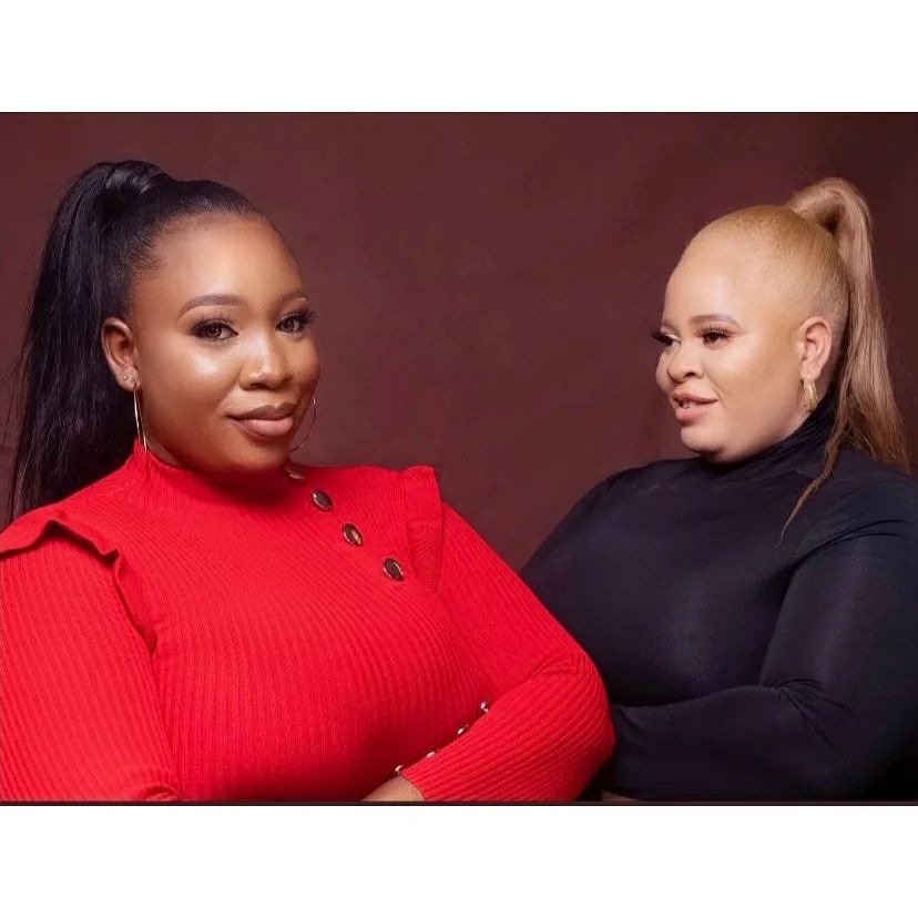 Beautiful twin sisters with different skin colors cause stir and confusion on social media