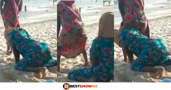 Two ladies spotted tw3rk!ing on the beach (watch video)