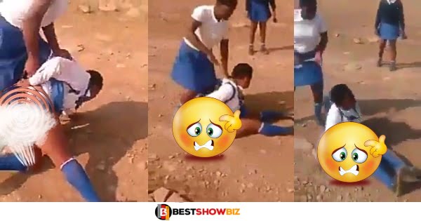 School Girl Tears Her Classmate's Dross And Beats Her Mercilessly In A Fight (Video)