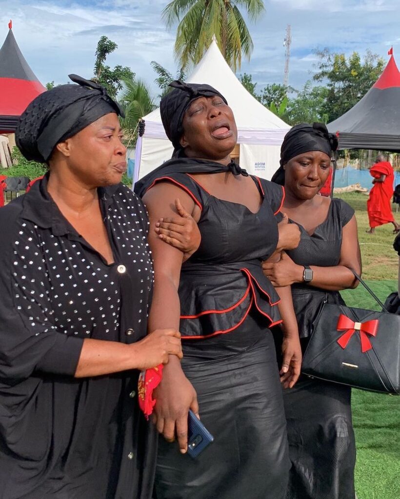 See Sad Photos Of Actress Gloria Sarfo As She Cries Whiles Her Dead Mum Lies In State