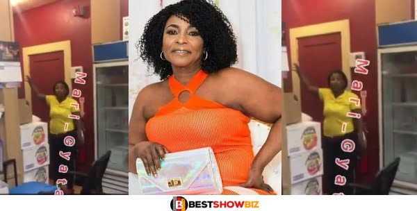 (Video) Kyeiwaa Fights Ghanaian Guy Who Recorded her Working at her Sister’s Restaurant in America