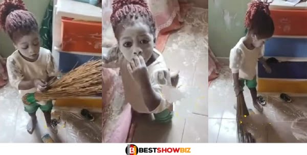 (Video) Little Girl Kneels Down and Begs Mother after Painting Her face With a Bottle of Powder