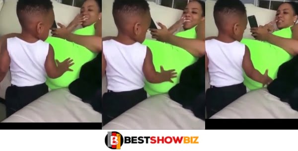 Watch how a little boy pressed her mother's 'Nyᾶsh' like a Pro (Video)