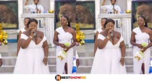Netizens react to photo of a woman with heaped b()0bs leading praises and worship at church (photos)