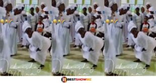 See how these ladies were tw3rk!ng during praises and worship in church (video)