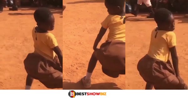 Primary school girl spotted tw3rking in public (watch video)